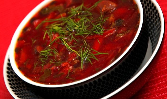 Борщ домашний украинский на свиных ребрах