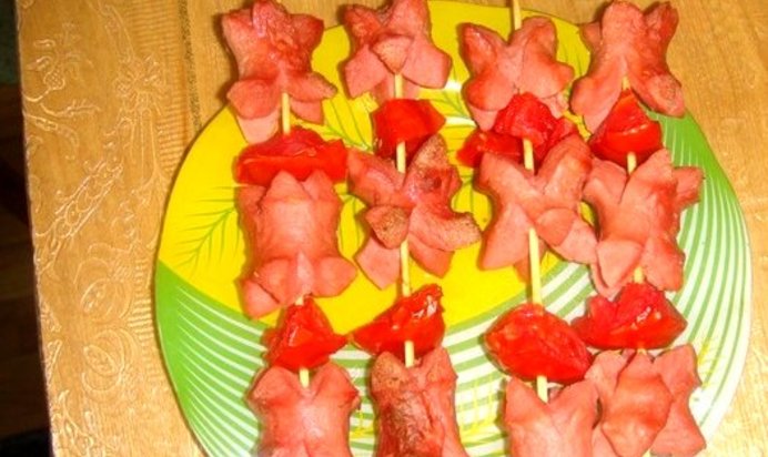 Шашлык из сосисок