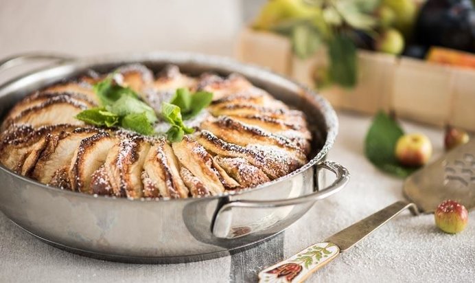 Нежная творожная шарлотка с яблоками