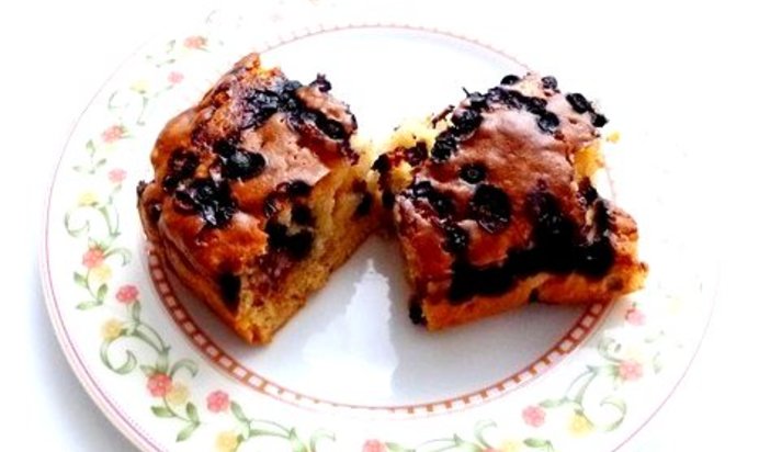 Кекс с белым шоколадом и черникой