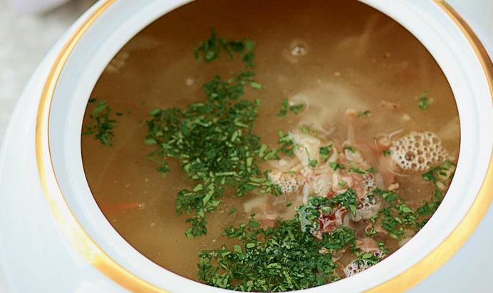 Богатые кислые щи с цесаркой и говядиной