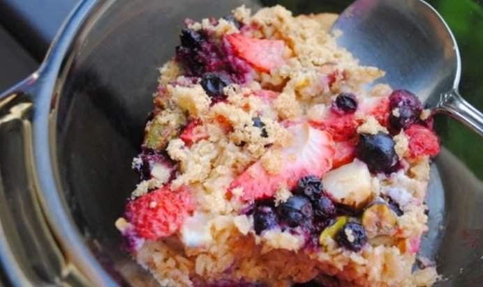 Запеченная овсянка с ягодами