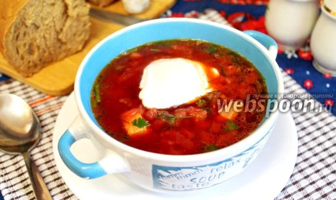 Борщ со свининой на коричневом бульоне