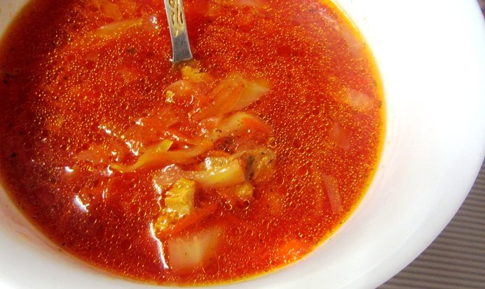 Борщ со сметаной и зеленью