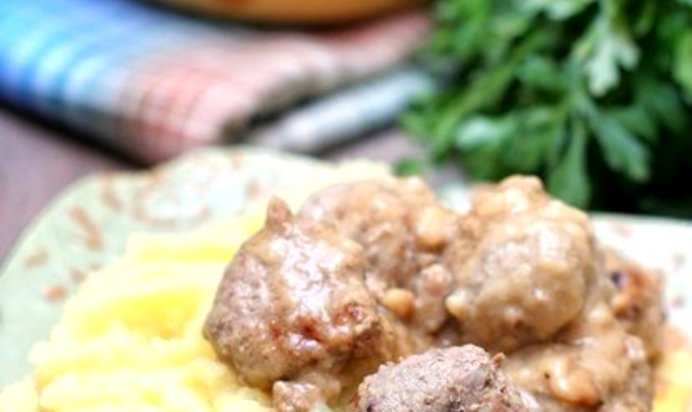 Шведские тефтели с соусом «Брюн Сос» (Brunsås)