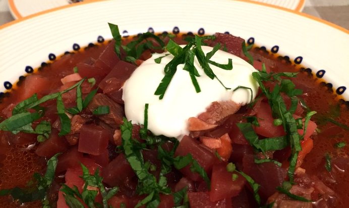 Борщ с курицей, говядиной и языком по‑домашнему