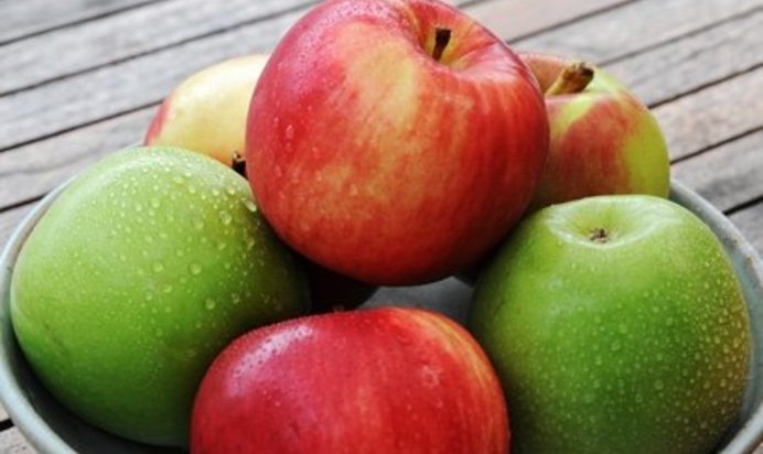 Шарлотка с яблоками без муки