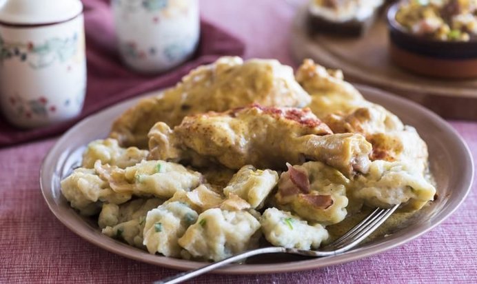 Тушеная курица с клецками