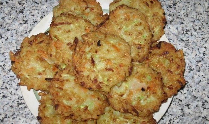 Оладьи из кабачков с манкой и картошкой