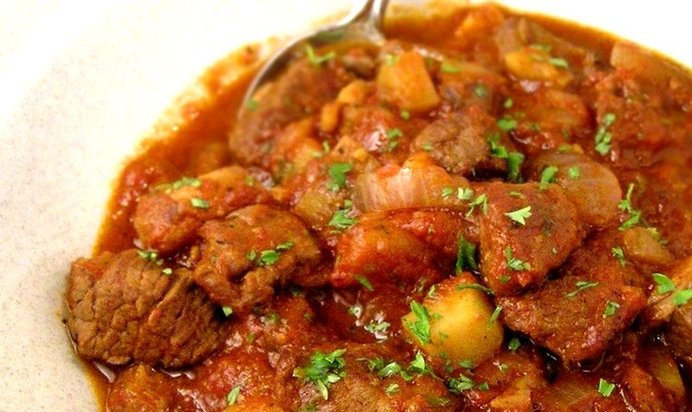 Гуляш из свинины в мультиварке