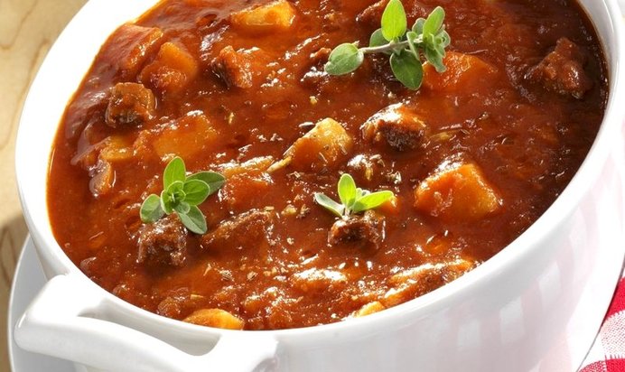 Гуляш с огурцами