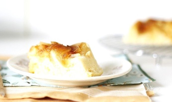 Быстрая шарлотка с яблоками