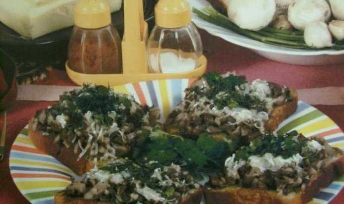 Закусочные бутерброды с грибами в микроволновой печи