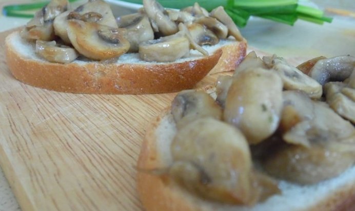 Тосты с шампиньонами