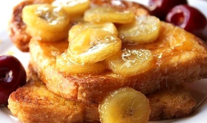 Тосты с бананово-карамельным соусом