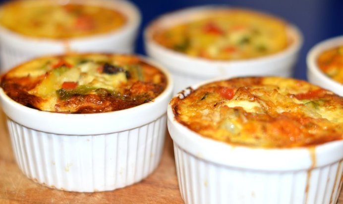 Порционные омлеты со свининой и овощами