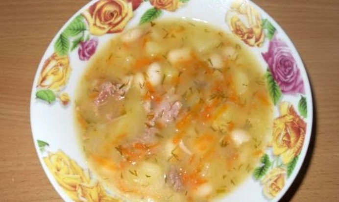 Фасолевый суп на говяжьем бульоне