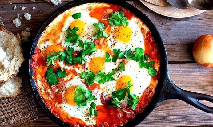 Шакшука (яичница с помидорами)