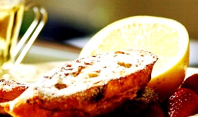 Тосты с малиновым пюре