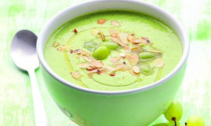 Гаспачо из огурцов и винограда