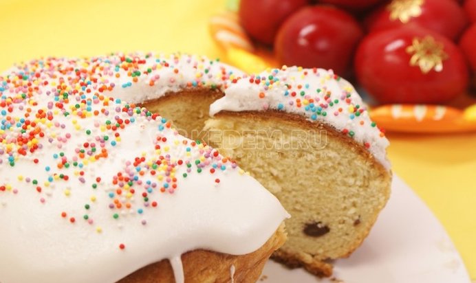 Горячий хлебный десерт с малиной