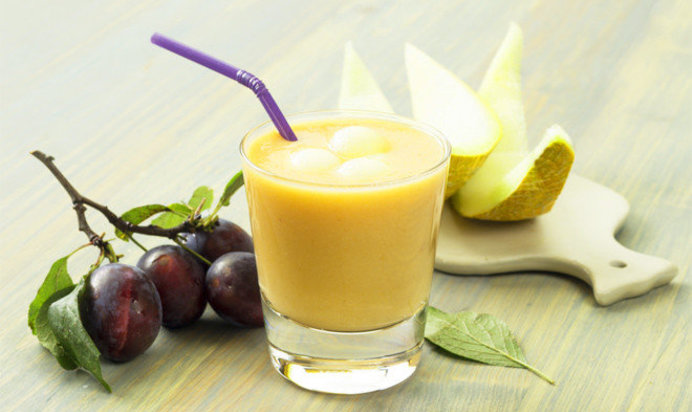 Смузи из дыни и сливы