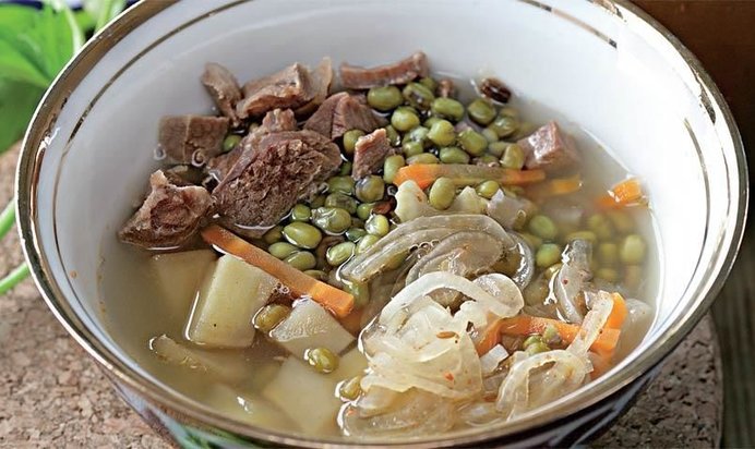 Машевый суп в горшочке на прозрачном бульоне