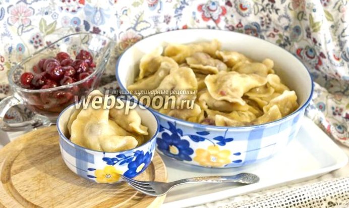 Вареники с вишней на пару