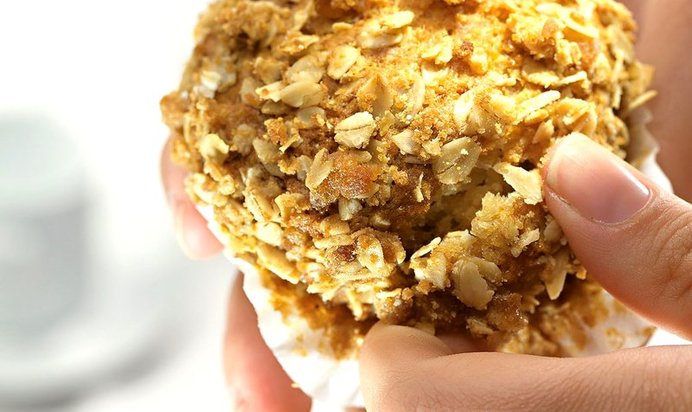 Маффины с яблоком, специями и овсянкой