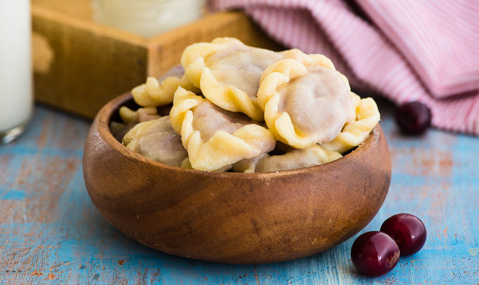 Вареники с вишней на пару