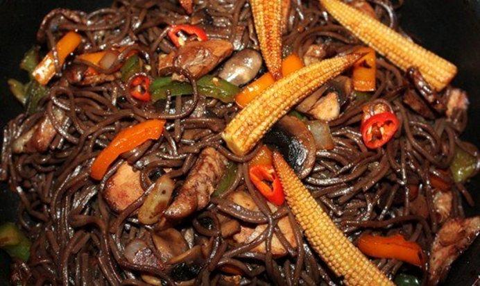 Гречневая лапша с курицей-терияки