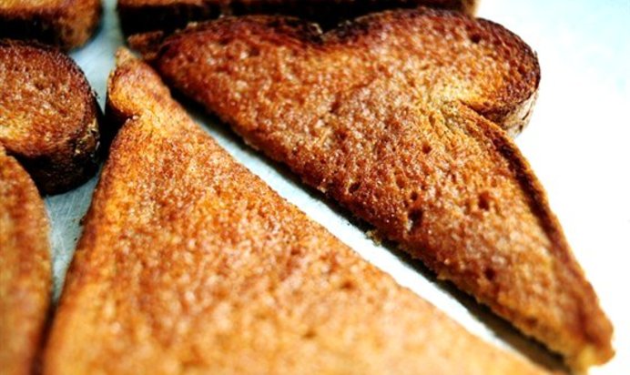 Тосты со специями, запеченные в духовке