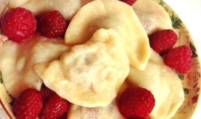 Постные вареники с малиной