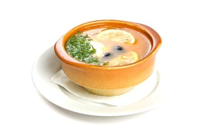 Солянка с сельдью, помидорами и сладким стручковым перцем