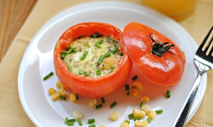 Яичница в помидоре