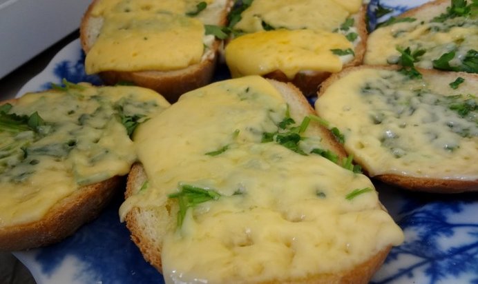 Бутерброды с сыром в микроволновке