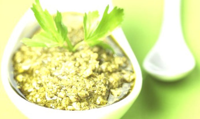 Песто из тыквенных семечек, петрушки и пармезана