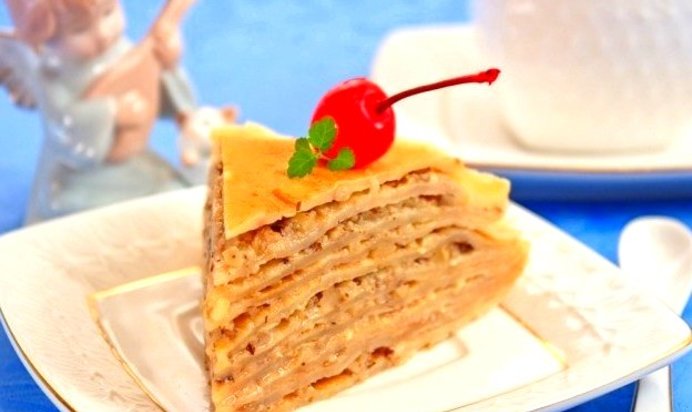 Быстрый блинный торт с орехами