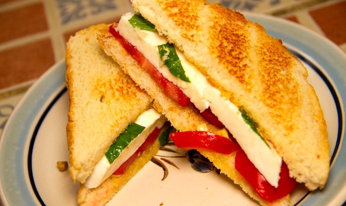 Бутерброды с моцареллой