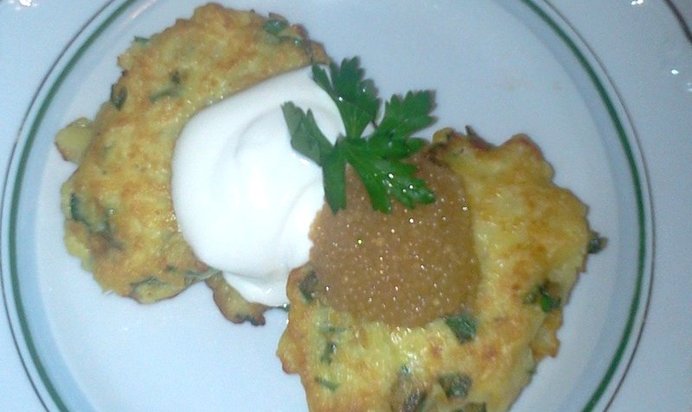 Оладьи картофельные с щучьей икрой