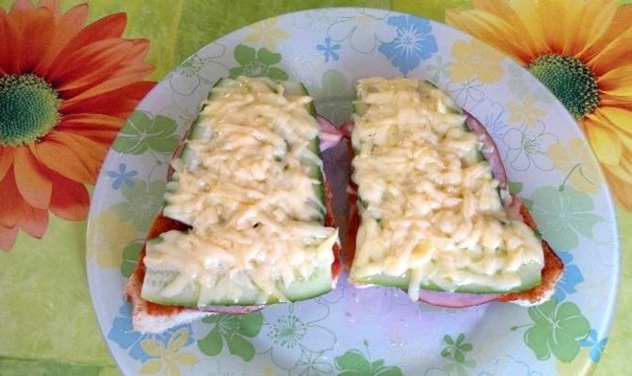 Горячие бутерброды с ветчиной