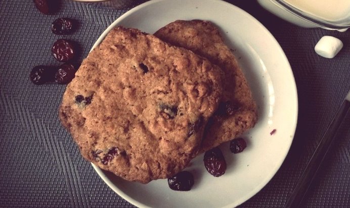 Кукис с овсянкой и сушеной клюквой