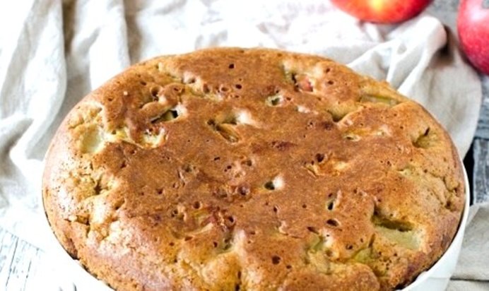 Шарлотка со сгущенкой