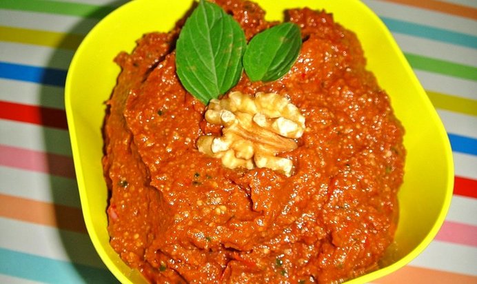 Песто из вяленых помидоров