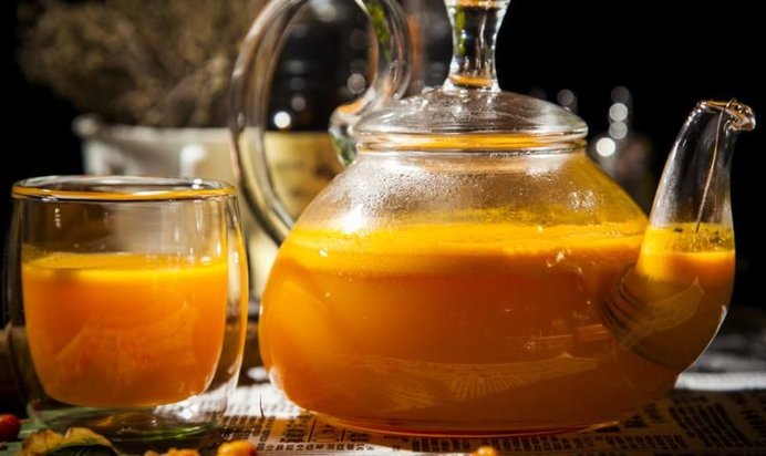 Чай с облепихой и айвовым вареньем