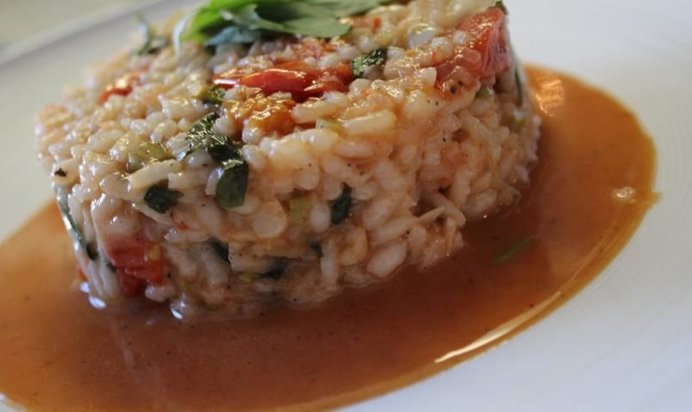 Ризотто с томатами и базиликом