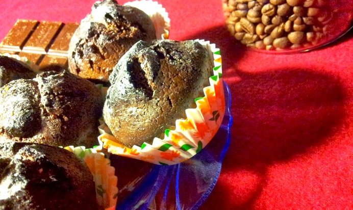 Шоколадные маффины с грецкими орехами