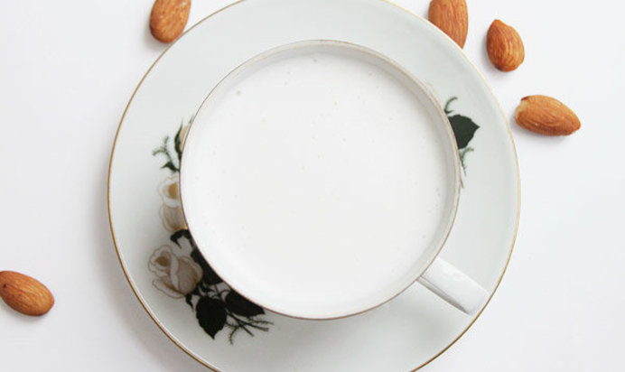 Миндальное молочко