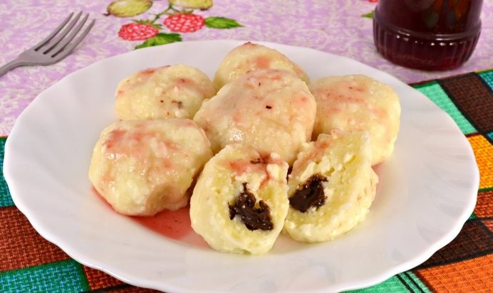 Творожные клецки с шоколадом