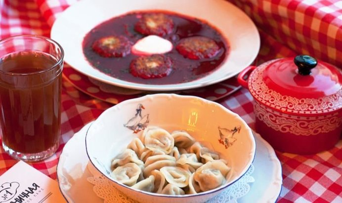 Гетманский постный борщ со сметаной и балабушками из щуки